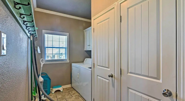 Walk to Crystal Beach: Coastal Home w/ Views!, Boek Vakantiehuis Crystal Beach Houston