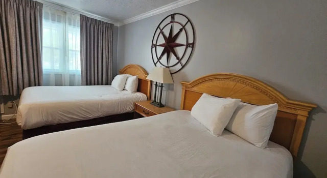 Четырёхместный номер Standard Capt.'s Inn & Suites