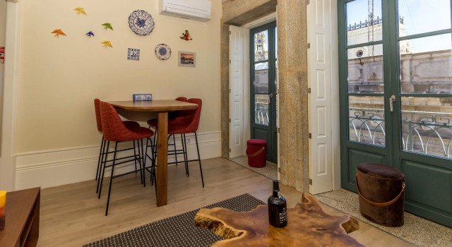 GUEST H4U – Flores Lello City center, Забронировать Гостевой дом Cedofeita / Santo Ildefonso / Se / Miragaia / Sao Nicolau e Vitoria Порту, рядом с Lapa Metro Station