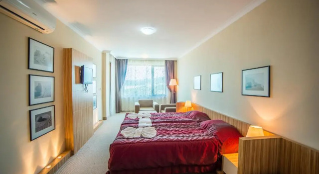 Семейный люкс с балконом и с видом на море Arkutino Family Resort