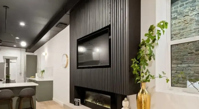 Chic 4-bedroom Haven Designer s Dream Home, Забронировать Дом для отпуска Отели Чикаго с парковкой, рядом с Ukrainian National Museum, Парковка