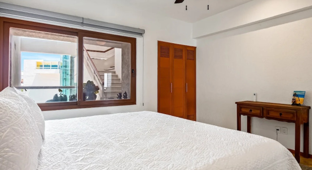 Beachfront 4th-floor Condo With Views, Outdoor Pool, Balcony, W/D & Central AC, Забронировать Апартаменты/квартира Апартаменты Наярит, Апартаменты/квартира