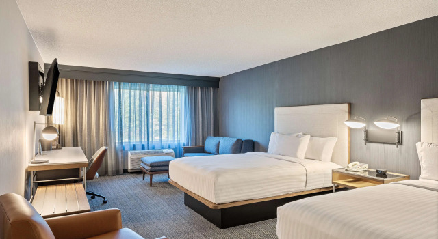 Четырёхместный номер Standard с балконом Sonesta Select Pleasant Hill