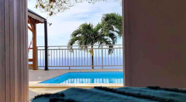 Апартаменты A Perle de vue : Appartement de charme Piscine & spa avec vues mer & forêt