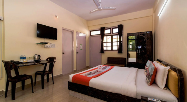 OYO 10011 Hotel Goa Blossom, Book Hotel Hotels in Goa with a Pool, Swimming Pool