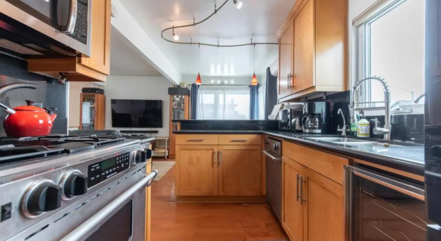 Коттедж Newport Beach House 1 block from the beach FREE pickleball courts and 6 beach cruisers