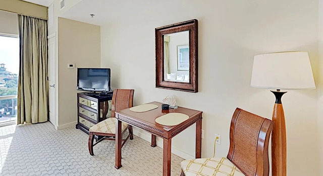 New Listing! Luxe Luau Suite on the Beach W/ Pools Condo, Varaa Hotelli Hotellit Emerald Coast uima-altaalla, Uima-allas