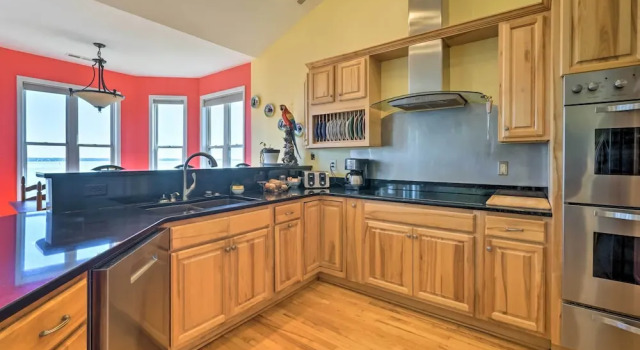 Коттедж Charming Waterfront Home: Fish, Boat + More!