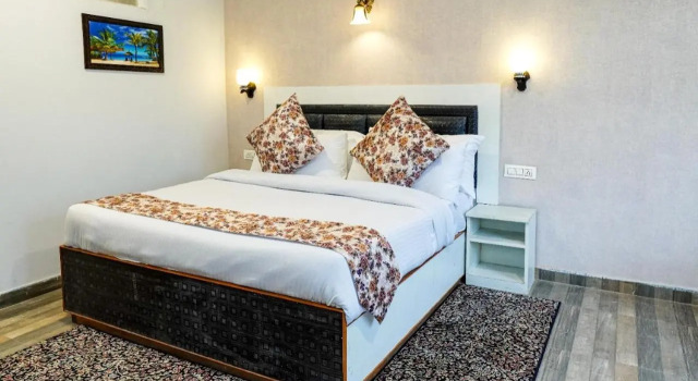Click Sunburry Hotel Srinagar, Забронировать Отель Сринагар Jammu & Kashmir Ski