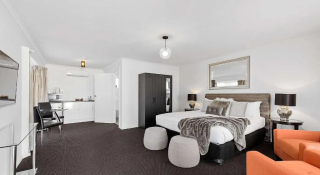 Люкс Luxury Comfort Inn Flinders on Main