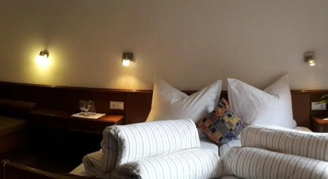 Hotel Pension Zirbenhof, Rezervovat Hotel Hotely v Carinthia s parkováním, Parkování