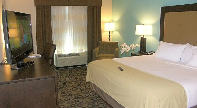 Двухместный номер Executive Holiday Inn Express & Suites - Cleveland Northwest by IHG