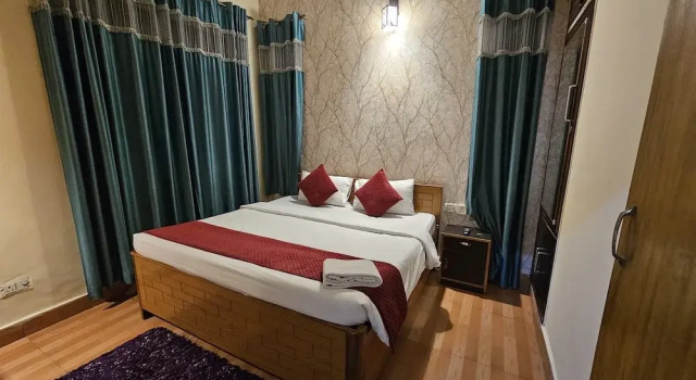 Jungle Corbett Castle, Rezerwuj Hotel Hotele w Uttarakhand z basenem, Basen