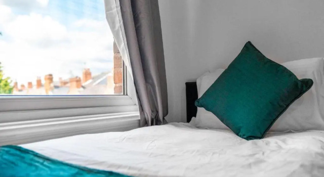 2 bed house/Edgbaston/Families/Contractors/Parking, Varaa Hotelli Edgbaston 
