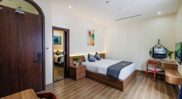 Четырёхместный семейный номер Standard с балконом и с видом на город Alba Sand Hotel & Spa Phú Quốc