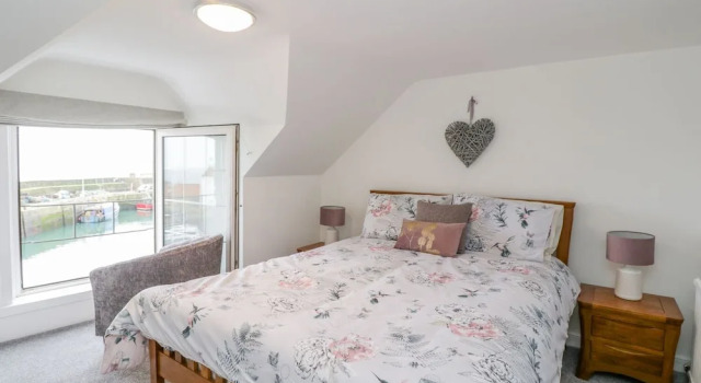 Maimies Harbourview, Varaa Hotelli  