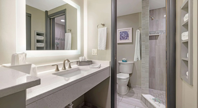 Четырёхместный номер Standard Best Western On The Avenue