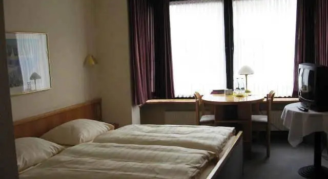 Hotel Pfälzer Hof, Zum Schokoladengießer, Забронировать Отель Родальбен Пфальцский Лес