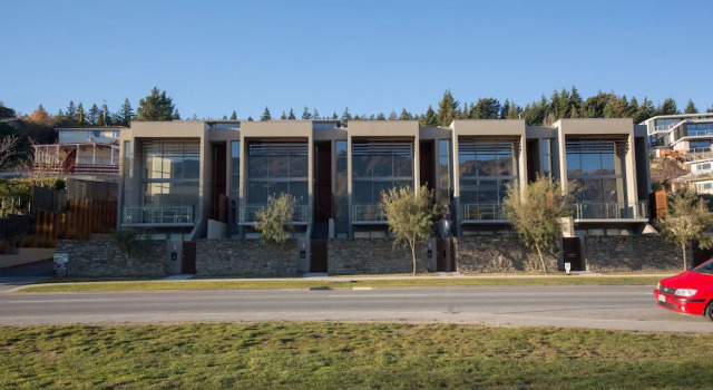 Lakeshore Springs Apartments