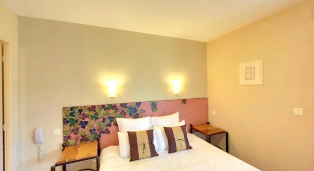 Трёхместный номер Standard Hotel du Mas