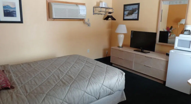 Четырёхместный номер Superior с балконом Western Motel