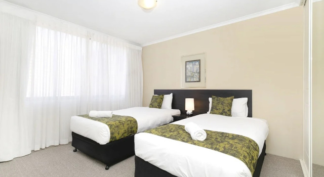 Апартаменты Economy с 2 комнатами с балконом The Astor Apartments