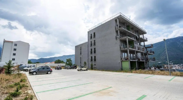 Apartment 14 With Amazing Sea View, Book Lejlighed Hoteller i Kotor Riviera med parkering, Parkering