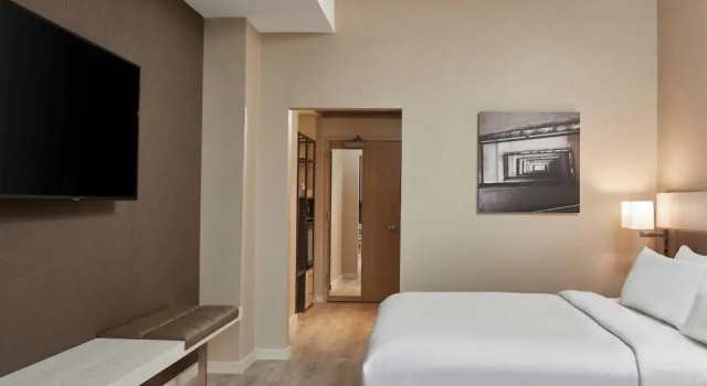 Номер Standard AC Hotel by Marriott Greenville