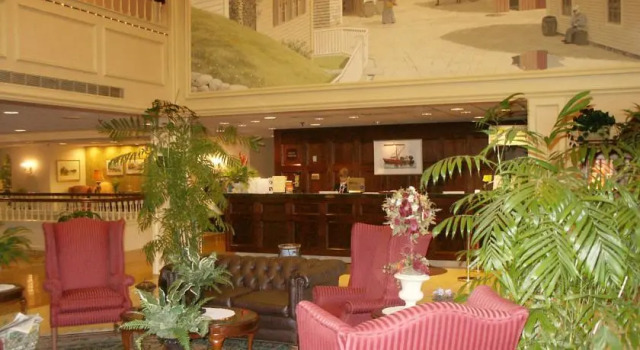 Radisson Hotel Plymouth Harbor, Забронировать Отель Плимут Массачусетс, рядом с Центр сценического искусства Spire