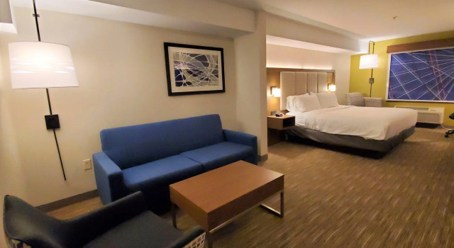 Двухместный люкс Holiday Inn Express Hotel & Suites Seattle North - Lynnwood by IHG
