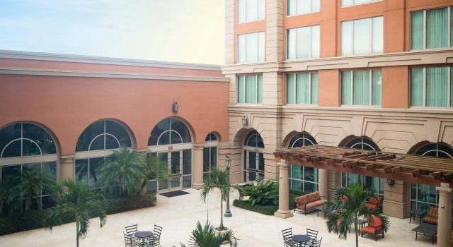 Четырёхместный номер Standard Renaissance Tampa International Plaza Hotel
