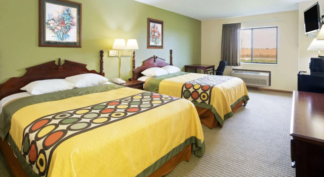 Четырёхместный номер Standard Super 8 by Wyndham DeKalb IL