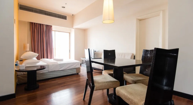 Люкс Executive с балконом W Studio Resort Suites at Pyramid Tower
