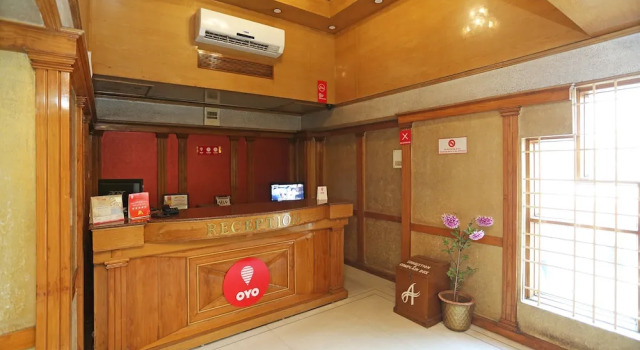 OYO 7838 Amrit Regency, Забронировать Отель Отели Гувахати с парковкой, рядом с Assam State Museum, Парковка