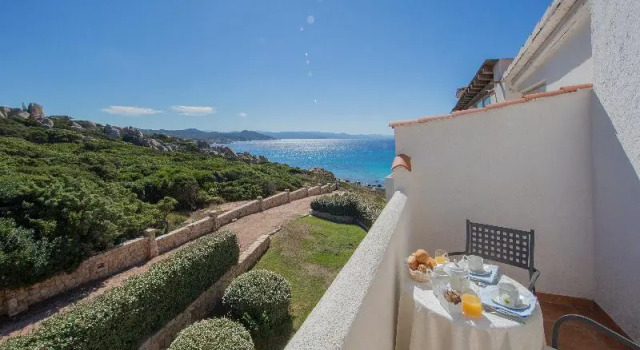 Двухместный номер Superior с балконом COLONNA GRAND HOTEL CAPO TESTA, a Colonna Luxury Beach Hotel, Santa Teresa Sardegna