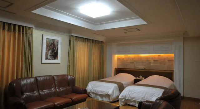 Двухместный номер Deluxe Palace Tourist Hotel