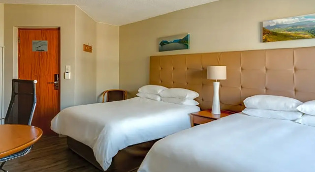 Номер Standard с красивым видом из окна Protea Hotel by Marriott Cape Town Tyger Valley