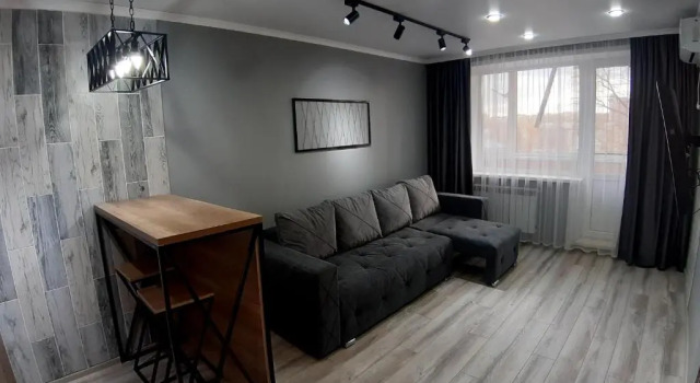 Apartment lux Tolstogo 90. Апартаменты люкс Толстого 90, Rezerwuj Apartament Hotele w Pavlodar Region z parkingiem, Parking