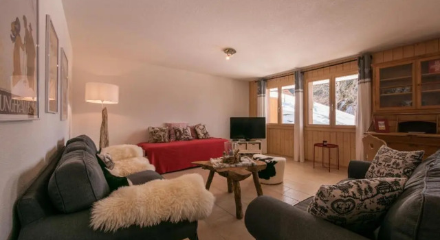 Chalet Roossi Huus 1, Prenota Chalet Hotel a Canton Berna con parcheggio, Parcheggio
