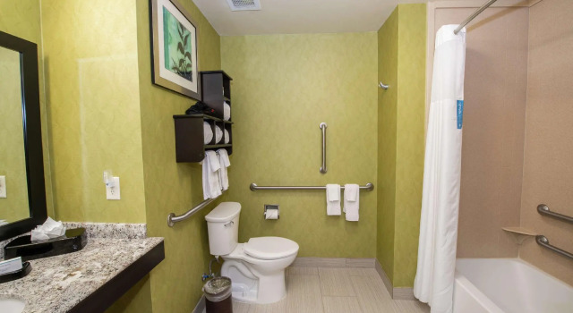 Четырёхместный номер Standard Hampton Inn & Suites Salt Lake City/Farmington