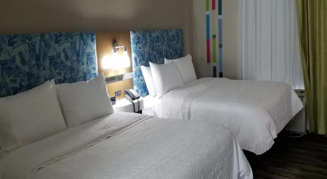 Четырёхместный номер Deluxe Hampton Inn & Suites Kansas City-Merriam