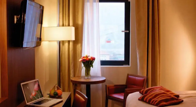 Семейный люкс Central Plaza Hotel