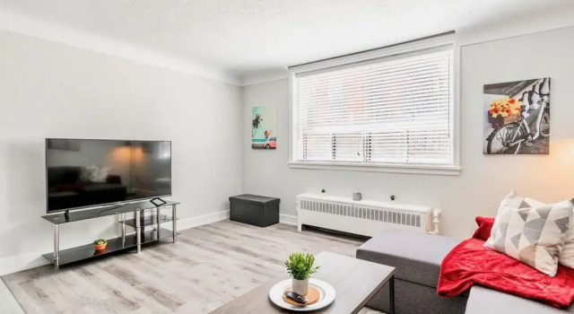 1BR Apt - w King Bed and Netflix- Close to DT, Varaa Hotelli Hamilton 