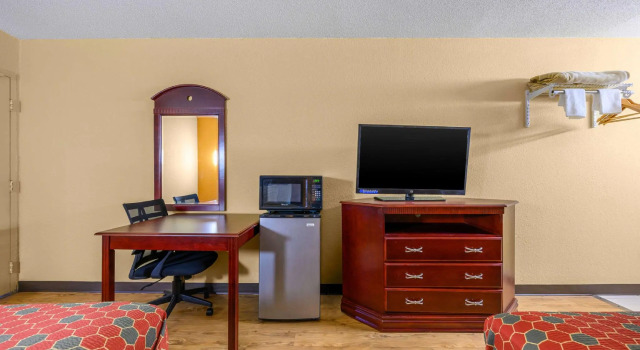 Четырёхместный номер Standard Econo Lodge Decatur South