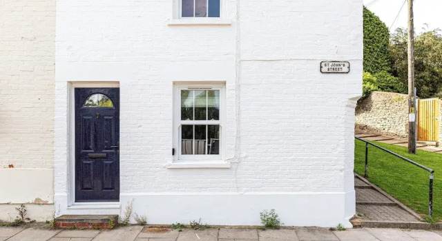 Stunning 2BD in the Heart of Malmesbury, Забронировать Дом для отпуска Отели в центре Малмсбери, в центре