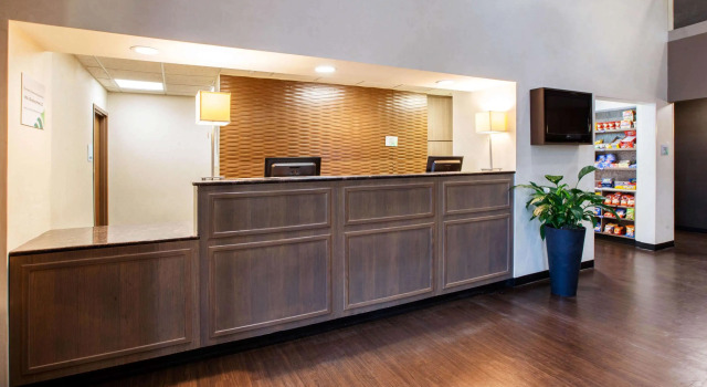 Wingate by Wyndham Roseville/Detroit