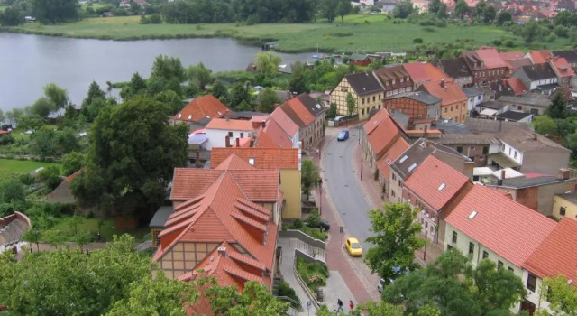 Апартаменты Strandhaus direkt am Ufer der Müritz 100 m