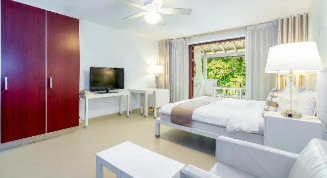 Полулюкс с балконом и с видом на сад Zoetry Curacao Resort & Spa