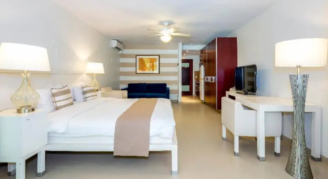 Полулюкс с балконом и с видом на сад Zoetry Curacao Resort & Spa