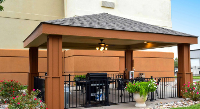 MainStay Suites - Wichita NE, Забронировать Отель Уичито Канзас, рядом с KU Wichita Center For Healthcare